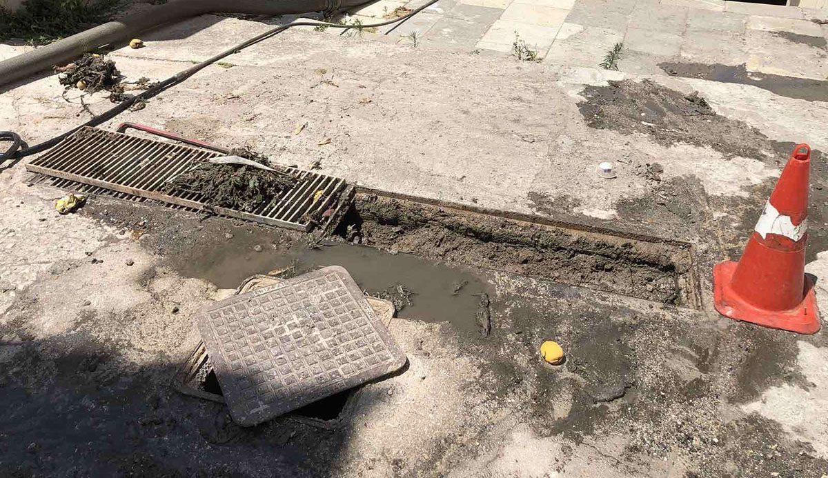 Ναύπλιο: Μπάζα, κόλλες και μωρομάντηλα στα φρεάτια – Ποιους «δείχνει» η ΔΕΥΑΝ