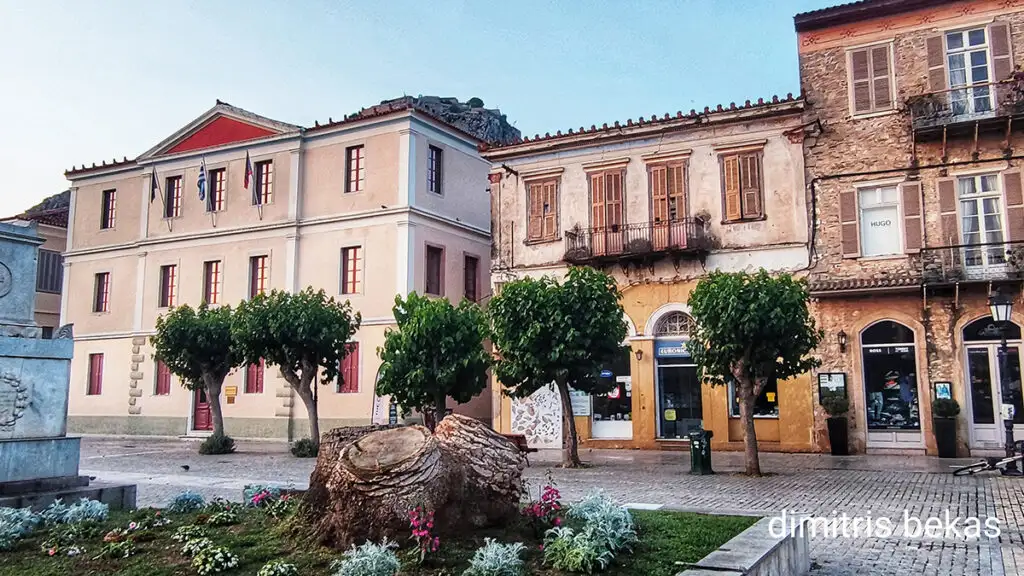 Πλατεία Τριών Ναυάρχων Ναύπλιο φυτεύσεις