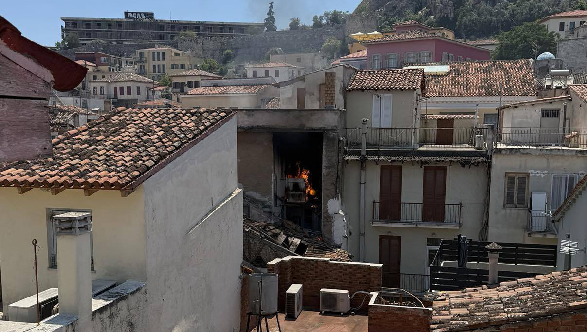 Συναγερμός στο Παλιό Ναύπλιο: Πυρκαγιά σε κατοικία στην οδό Σταϊκοπούλου