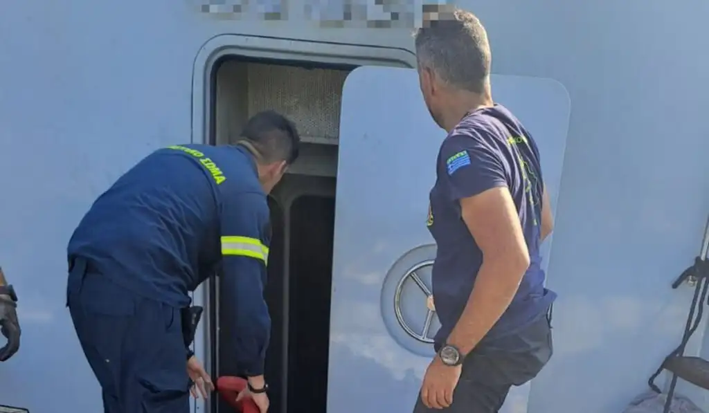 Θαλαμηγός Πόρτο Χέλι φωτιά