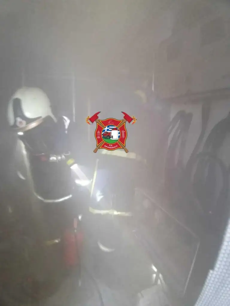 Ζημιές σε θαλαμηγό από φωτιά στο Πόρτο Χέλι