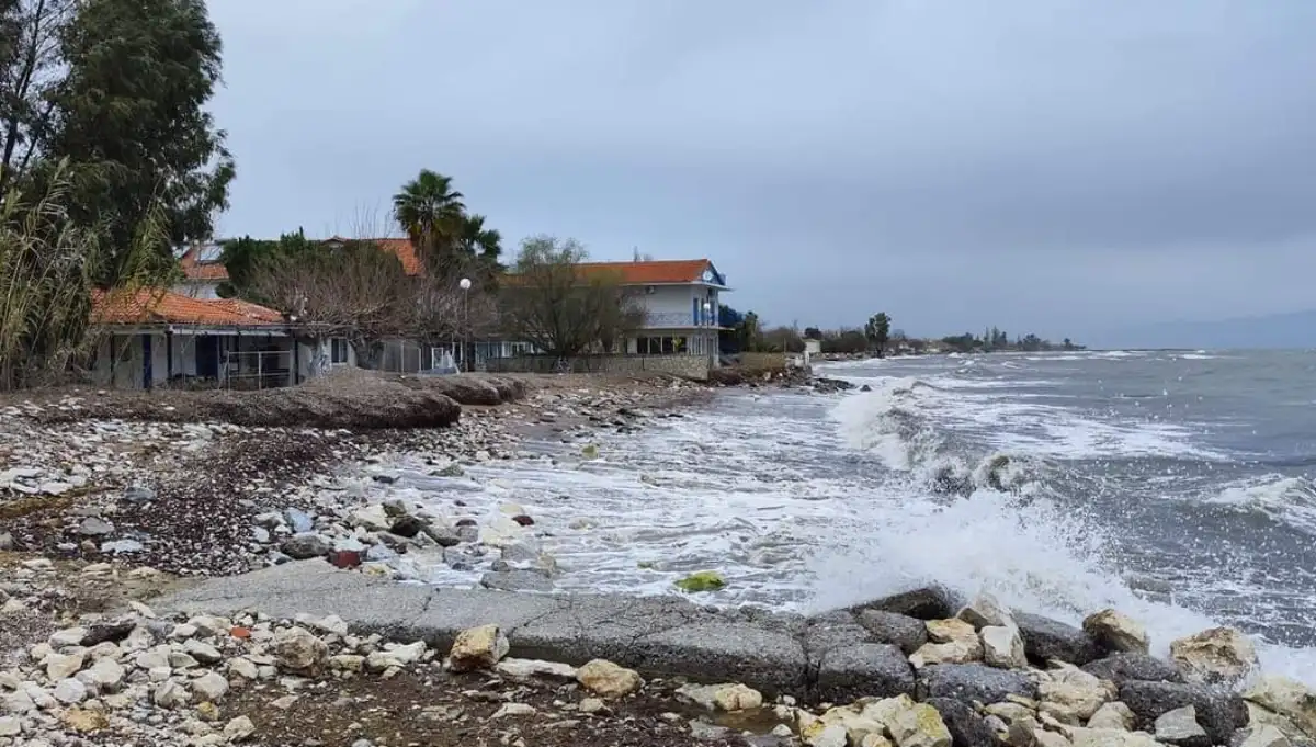 Συναγερμός για τη διάβρωση ακτών στην Πελοπόννησο – Χρειάζονται άμεσες λύσεις