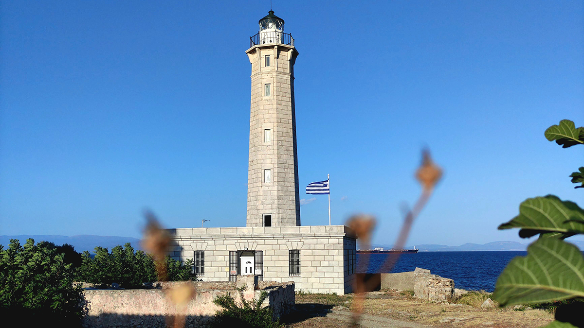 Γύθειο: Ο φάρος του 1873, ο Μανιάτικος πύργος, το νησάκι και ο μύθος