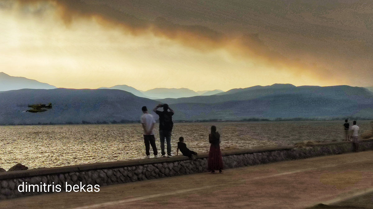 Η Κορινθία φλέγεται, το Ναύπλιο πνίγεται στον καπνό – Συγκλονιστικές εικόνες