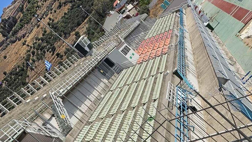 Το γήπεδο Άργους πρίν βαφτούν τα καθίσματα