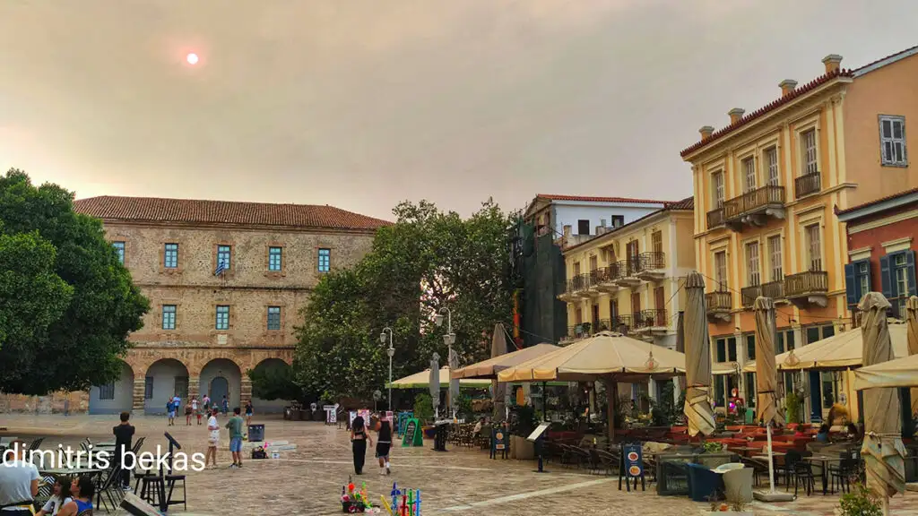 Εικόνα στο Ναύπλιο από τη φωτιά στον Φενεό