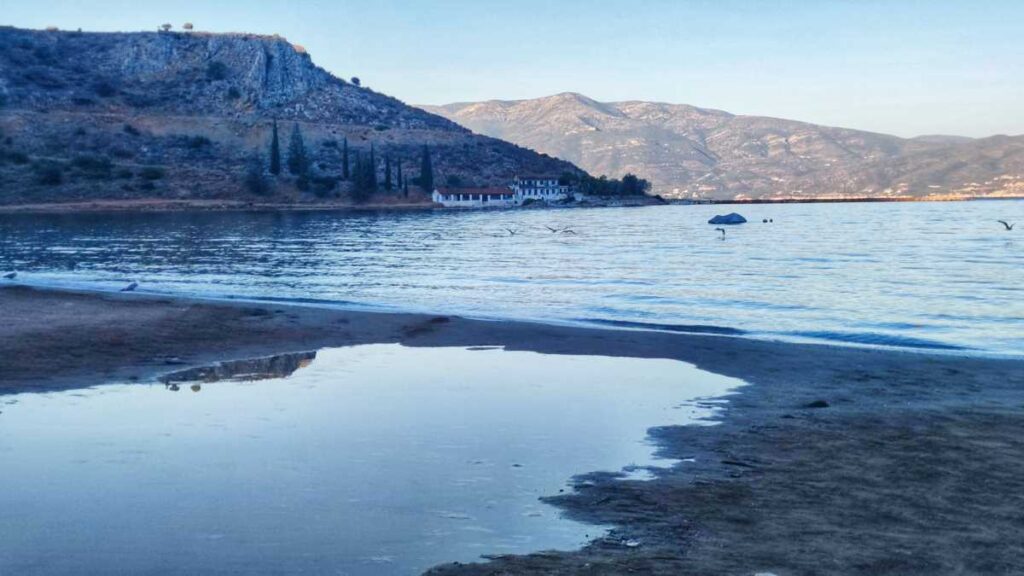 Νερά με φουσκάλες στην Καραθώνα