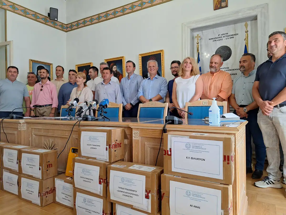 Παράδοση απινιδωτών από την Περιφέρεια Πελοποννήσου – 6 στην Αργολίδα