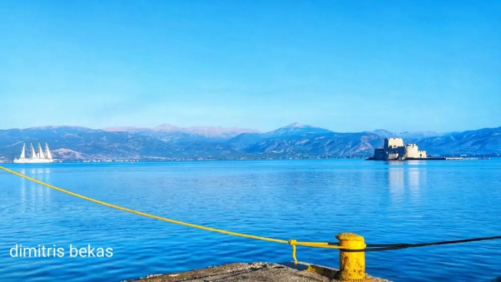 ploio nafplio (1)