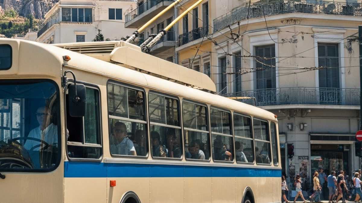 Το τελευταίο τρόλεϊ: Ένα «αντίο» με ρεύμα νοσταλγίας – Τα δρομολόγια πριν το μεγάλο φινάλε