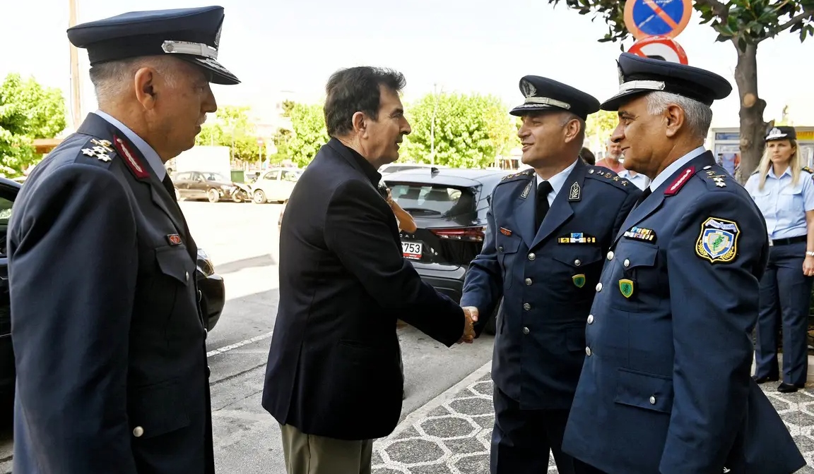 Ενίσχυση των αστυνομικών υπηρεσιών στην Κορινθία υποσχέθηκε ο Χρυσοχοΐδης
