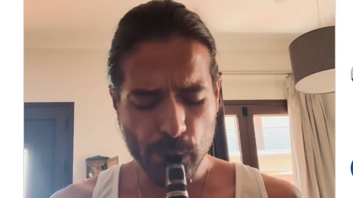 «Σε ευχαριστώ Παναγία μου που ζω» – Ο Άρης Μουγκοπέτρος έπαιξε ξανά κλαρίνο και ράγισε καρδιές