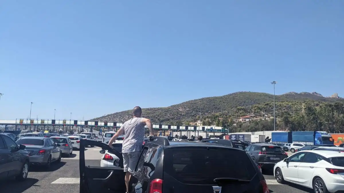 Χάος στην Αθηνών–Κορίνθου: Εκτροπή φορτηγού «παρέλυσε» την κυκλοφορία – Ουρές χιλιομέτρων στα διόδια Ελευσίνας