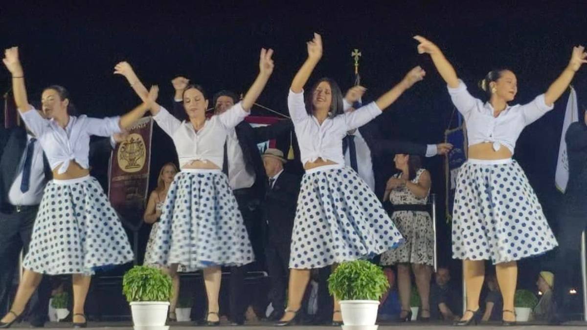 Χορευτικό Αντάμωμα στη Νέα Τίρυνθα