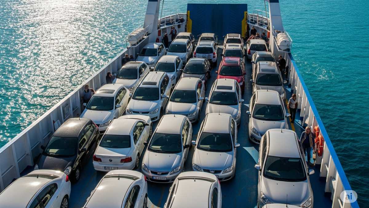 Ζημιά στο αυτοκίνητο μέσα στο φέρι; Τι καλύπτει η ασφάλεια και πότε δικαιούσαι αποζημίωση