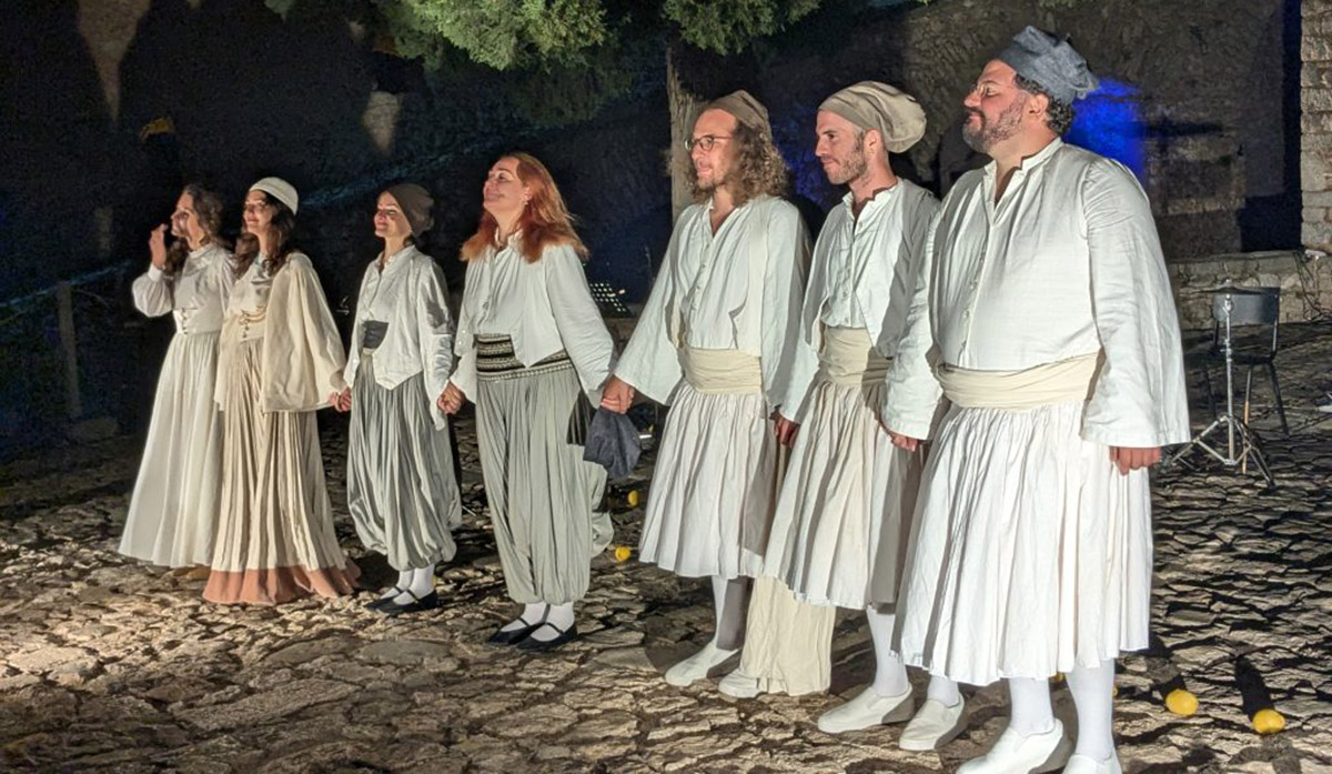Λεμόνια, μουσική και Καποδίστριας: Η παράσταση που ξεχώρισε στο Ναύπλιο
