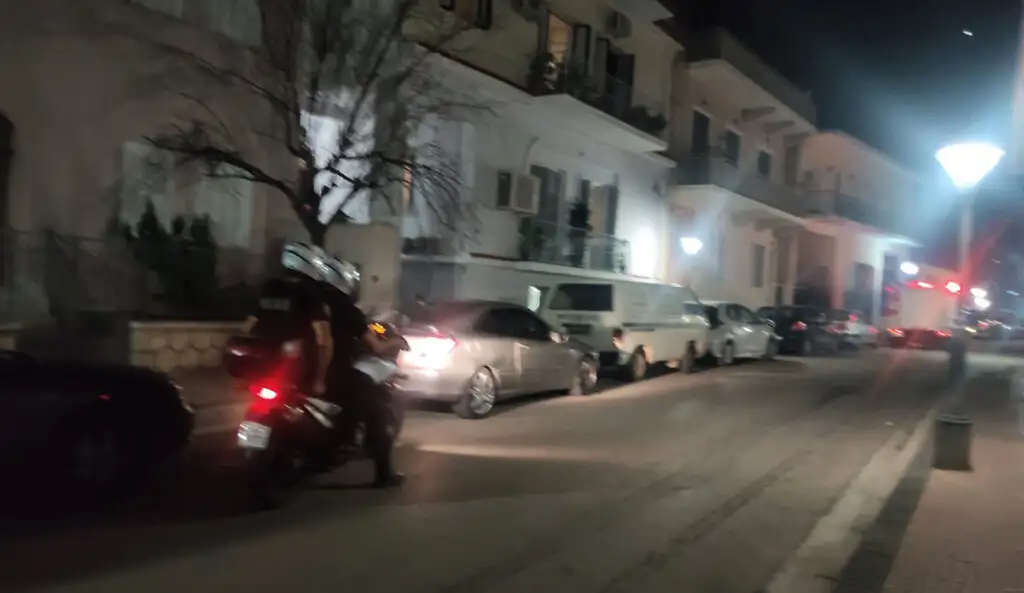 Οδός Γούναρη στο Άργος απεγκλωβισμός παιδιού από διαμέρισμα