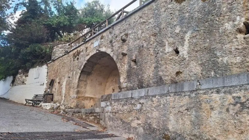 Κράσι βρύση Κρήτη - krasi vrisi