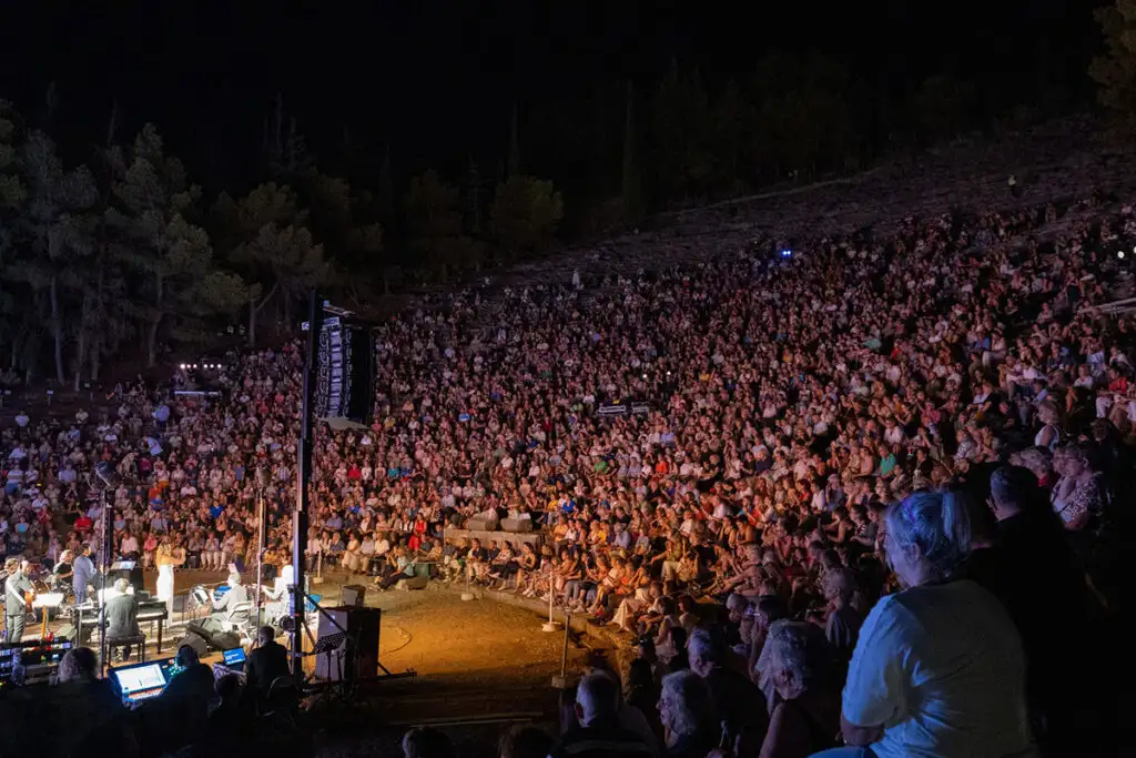 Ο Σταύρος Ξαρχάκος στο Αρχαίο Θέατρο του Άργους συναυλία