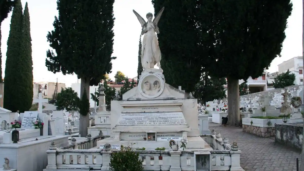 Ναύπλιο: Στην ευρωπαϊκή πολιτιστική «ελίτ» το Κοιμητήριο και το Πάρκο Κολοκοτρώνη
