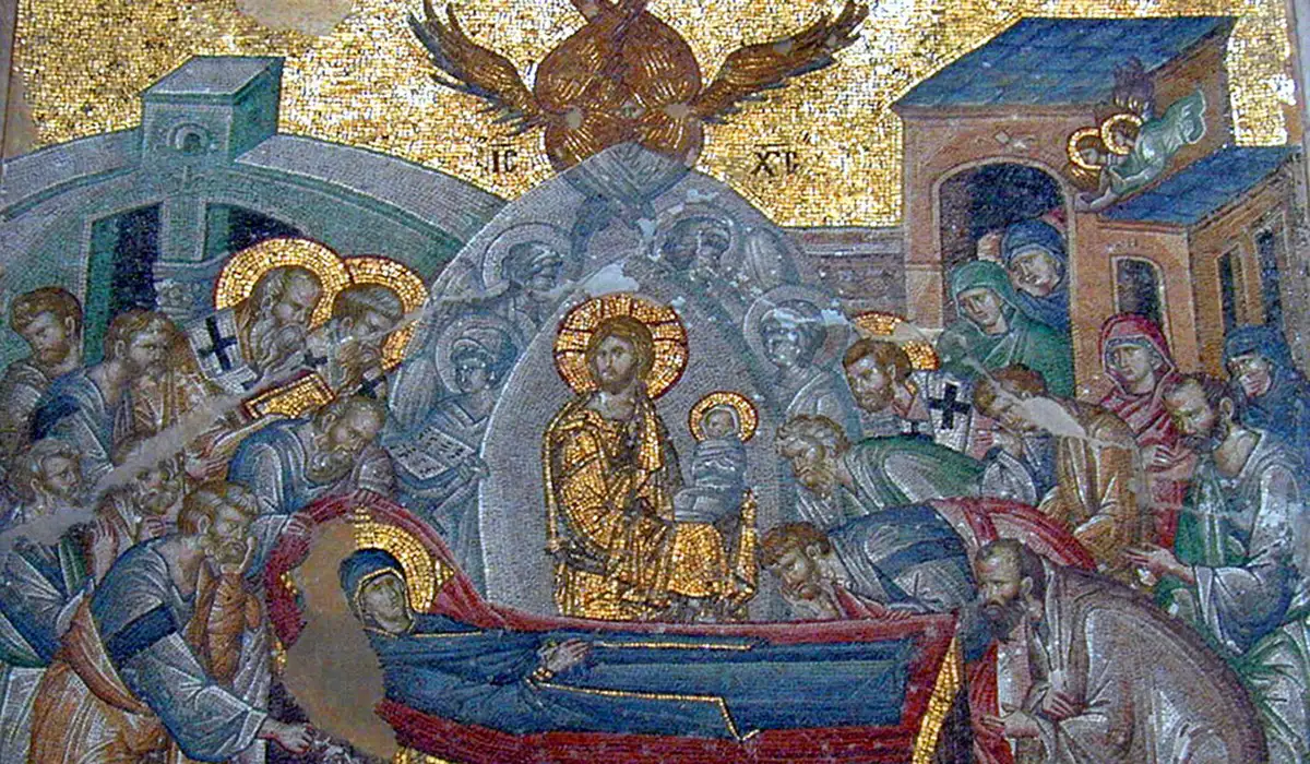 Η Ελλάδα στην αγκαλιά της Παναγίας