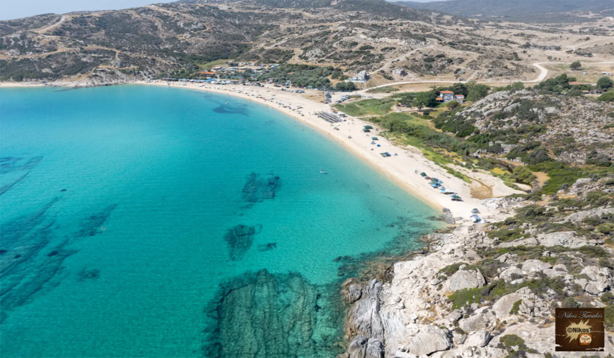 Παραλία Κριαρίτσι: Το κρυμμένο διαμάντι της Σιθωνίας με θέα το Άγιο Όρος