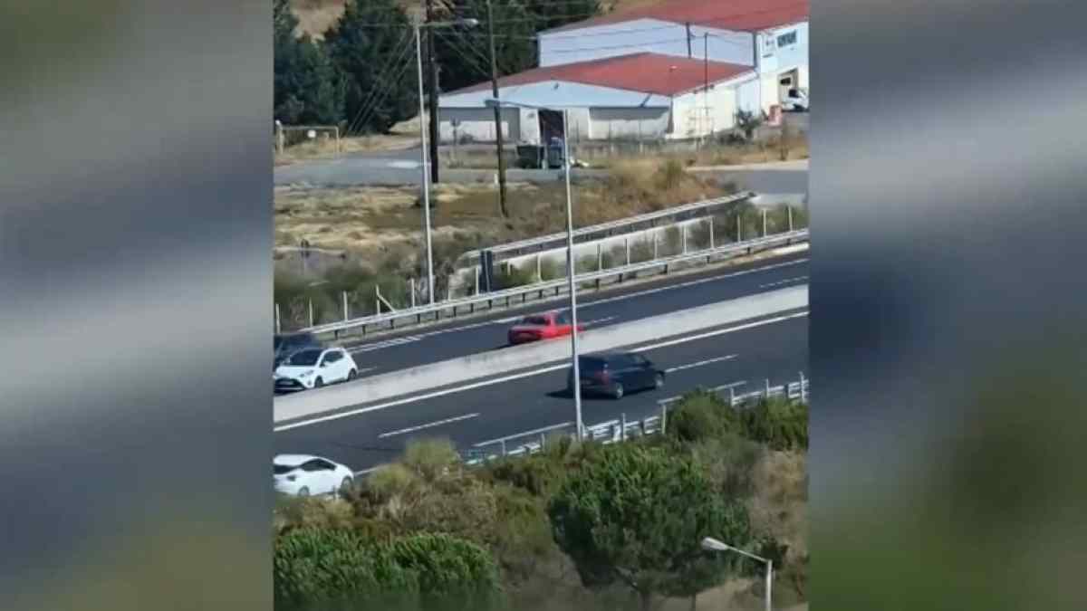 Σοκ στην Εθνική Οδό: Αυτοκίνητο κινούνταν ανάποδα στο ρεύμα Τρίπολης