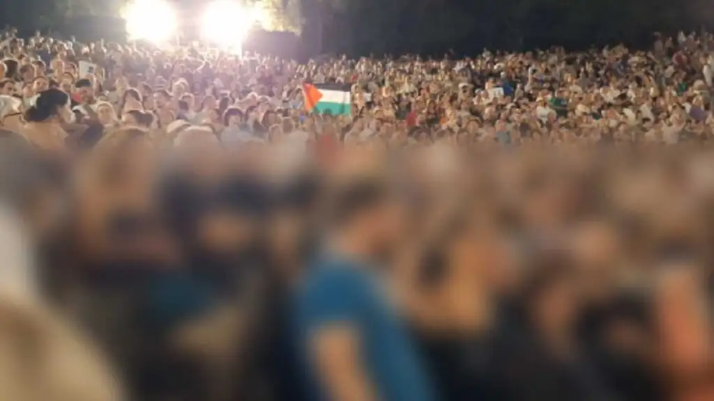 Συνθήματα για την Παλαιστίνη στο Αρχαίο Θέατρο Επιδαύρου