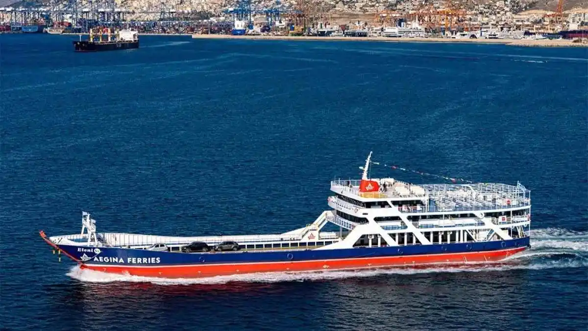 Βλάβη σε ferry boat στην Αίγινα – Δεν απέπλευσε για Πειραιά