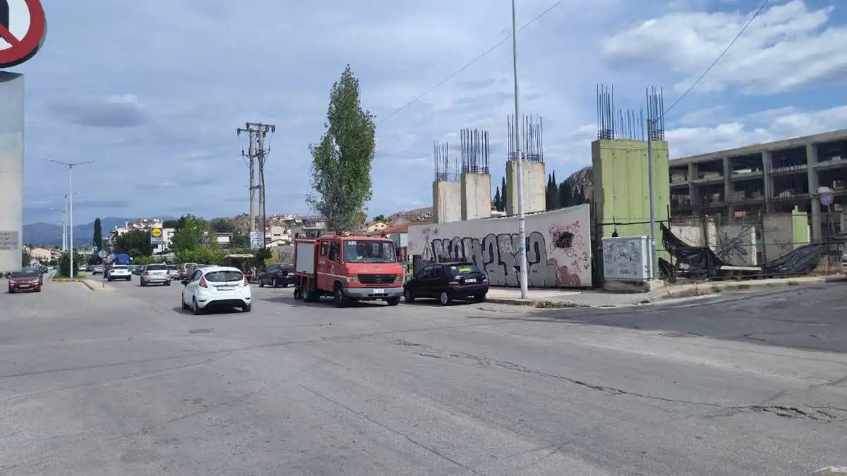 Άμεση επέμβαση στο Ναύπλιο: Φωτιά σε κάδο απορριμμάτων στη λεωφόρο Ασκληπιού το μεσημέρι του Σαββάτου