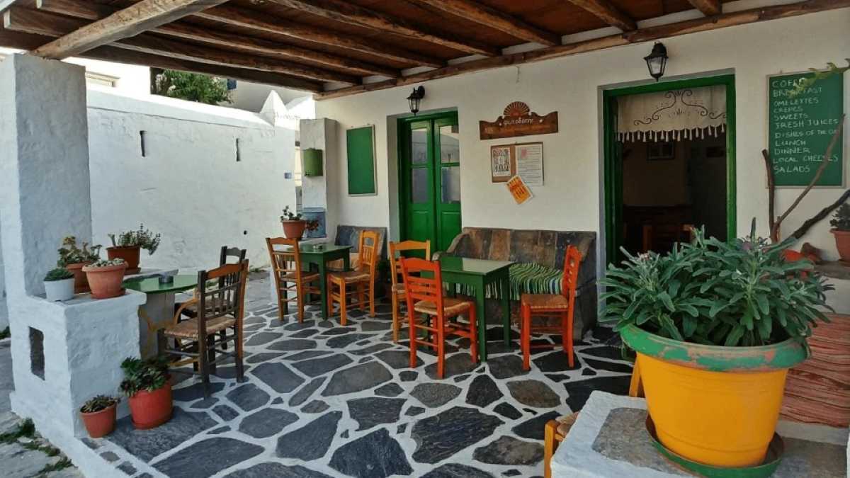 Κλείνει το ιστορικότερο χειμερινό καφενείο στην Αμοργό – «Τα φώτα σβήνουν όταν φεύγουν οι τουρίστες»