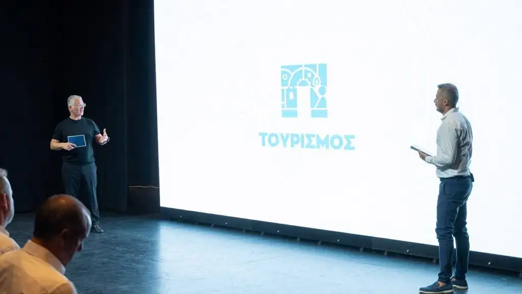 νέο λογότυπο Περιφέρειας Πελοποννήσου neo place brand perifereias peloponnisou
