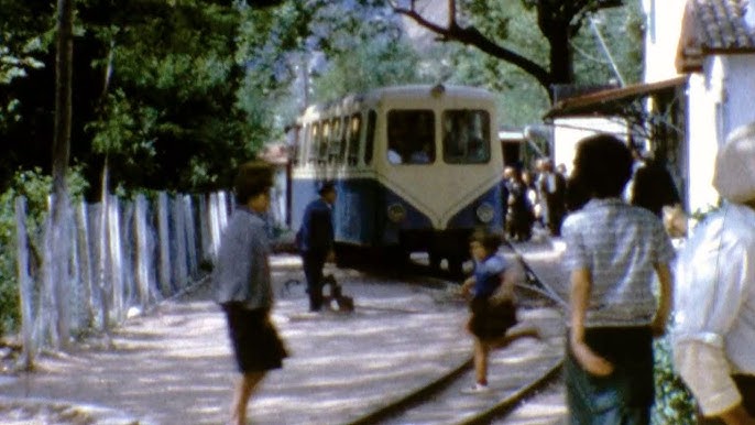 Ο Οδοντωτός μέσα από τον κόσμο και το καφενείο της Πλατείας