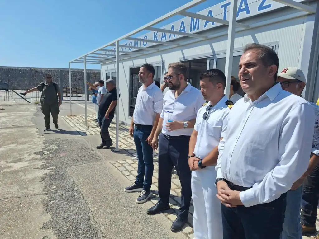 Προσθαλασσώθηκε το πρώτο υδροπλάνο στο λιμάνι της Καλαμάτας