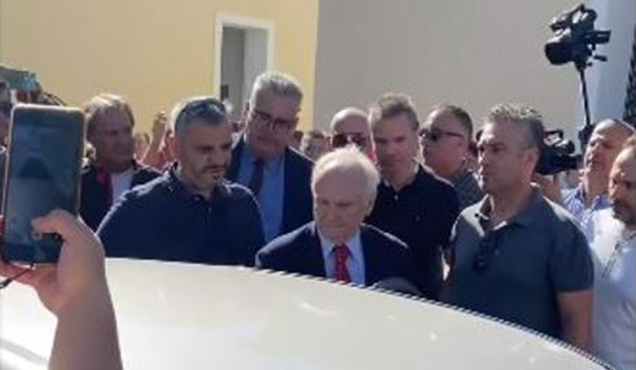 Έντονες αποδοκιμασίες για Ανδριανό στις Σέρρες – Φυγαδεύτηκε από το συνέδριο