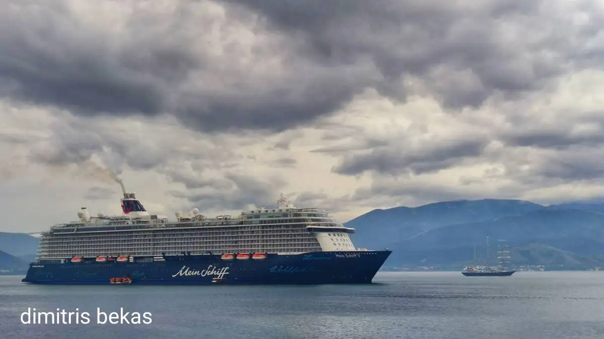 Mein Schiff 5 στο Ναύπλιο: Εντυπωσιακή ξενάγηση στο γερμανικό γίγαντα της TUI Cruises – 6 κρουαζιερόπλοια φτάνουν το 2026