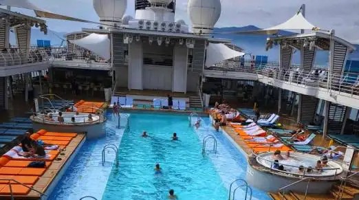 Mein Schiff 5 στο Ναύπλιο: Εντυπωσιακή ξενάγηση στο γερμανικό γίγαντα της TUI Cruises – 6 κρουαζιερόπλοια φτάνουν το 2026