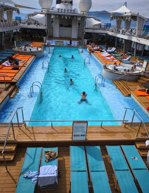 Mein Schiff 5 στο Ναύπλιο: Εντυπωσιακή ξενάγηση στο γερμανικό γίγαντα της TUI Cruises – 6 κρουαζιερόπλοια φτάνουν το 2026