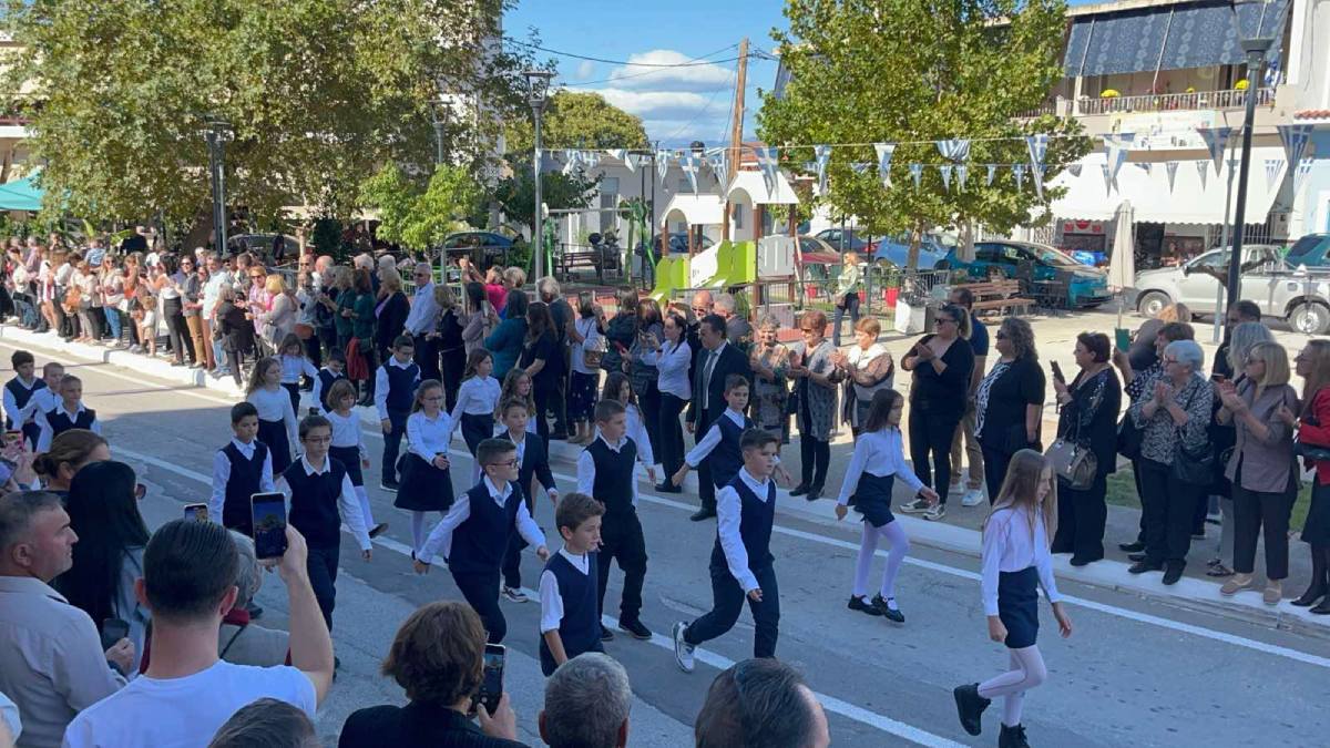 Αγία Τριάδα: Με μαθητική παρέλαση τίμησαν τους ήρωες του 1940