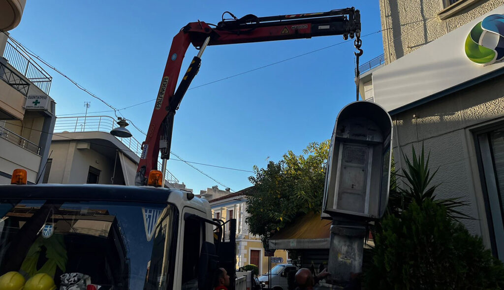 Απομάκρυνση τηλεφωνικών θαλάμων στο Άργος