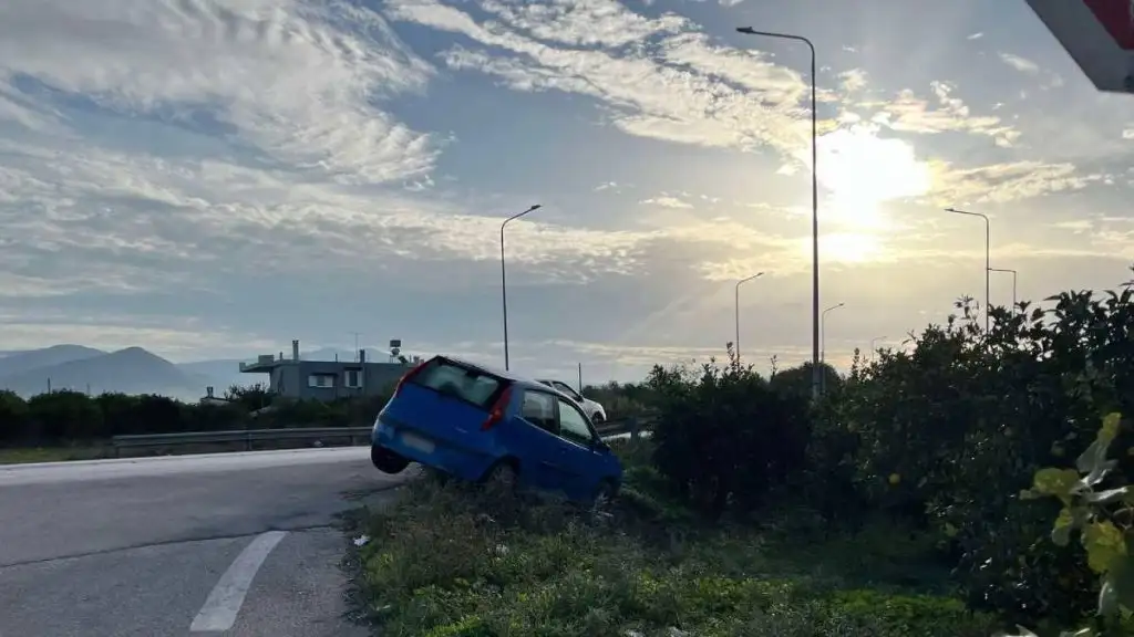 αυτοκίνητο Αγία Τριάδα δρόμος Αρχαιοτήτων
