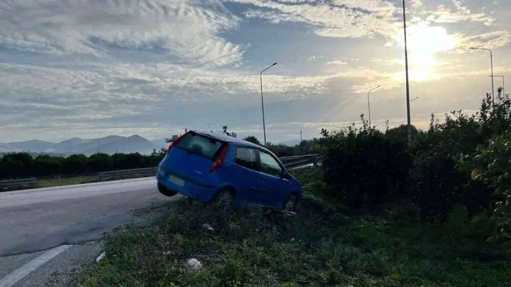 αυτοκίνητο Αγία Τριάδα δρόμος Αρχαιοτήτων