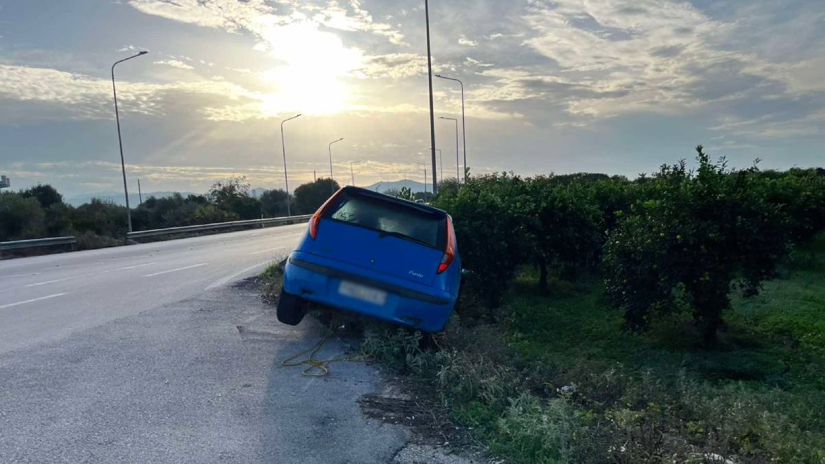 Εκτροπή αυτοκινήτου στον δρόμο Αρχαιοτήτων – Τους έμεινε το σχοινί στο χέρι