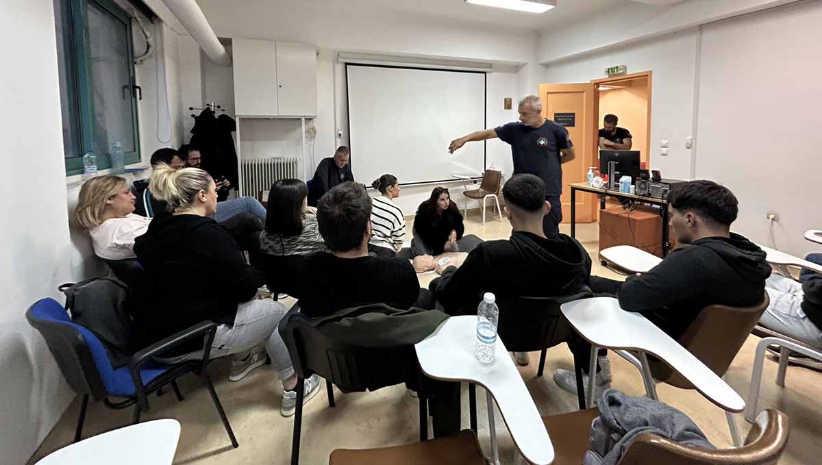 Οι σπουδαστές της ΣΑΕΚ Παναρκαδικού εκπαιδεύτηκαν στην ΚΑΡΠΑ από το ΕΚΑΒ