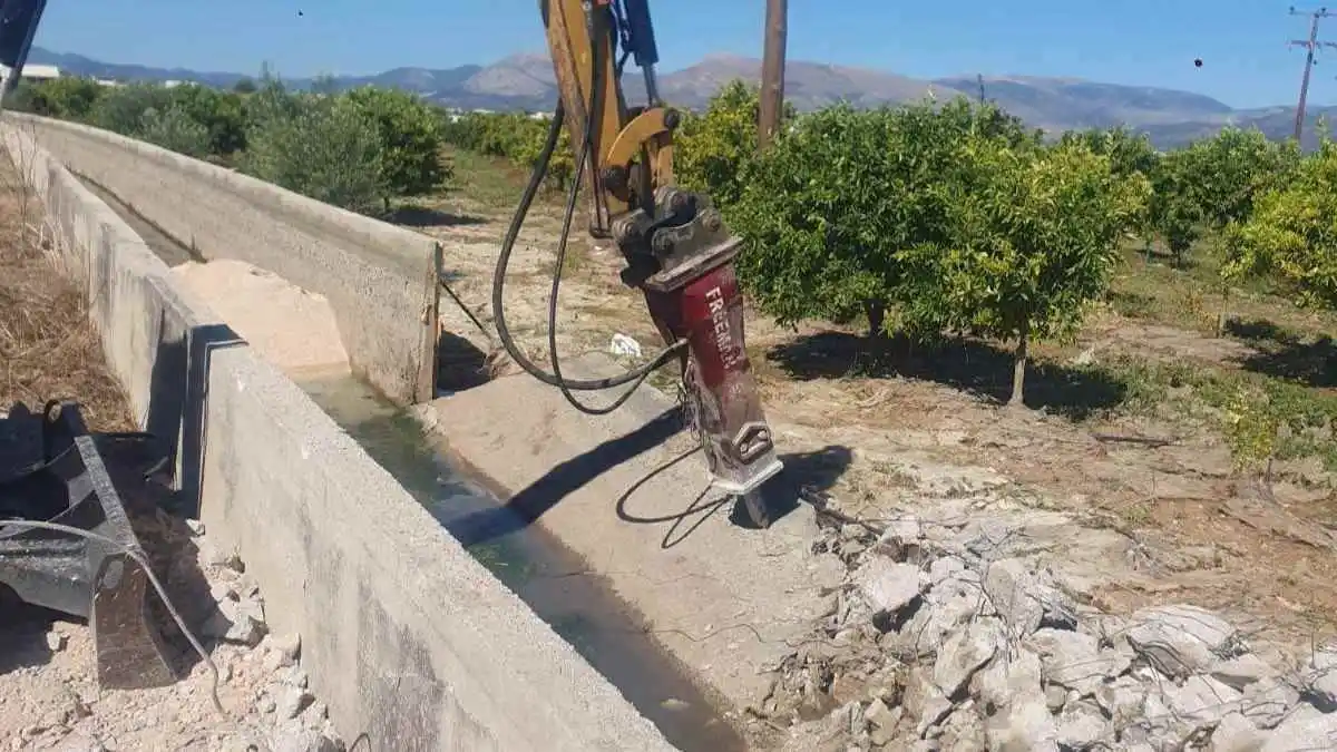 Ξεκίνησαν οι εργασίες αποκατάστασης στη διώρυγα του Αναβάλλου στη Δαλαμανάρα