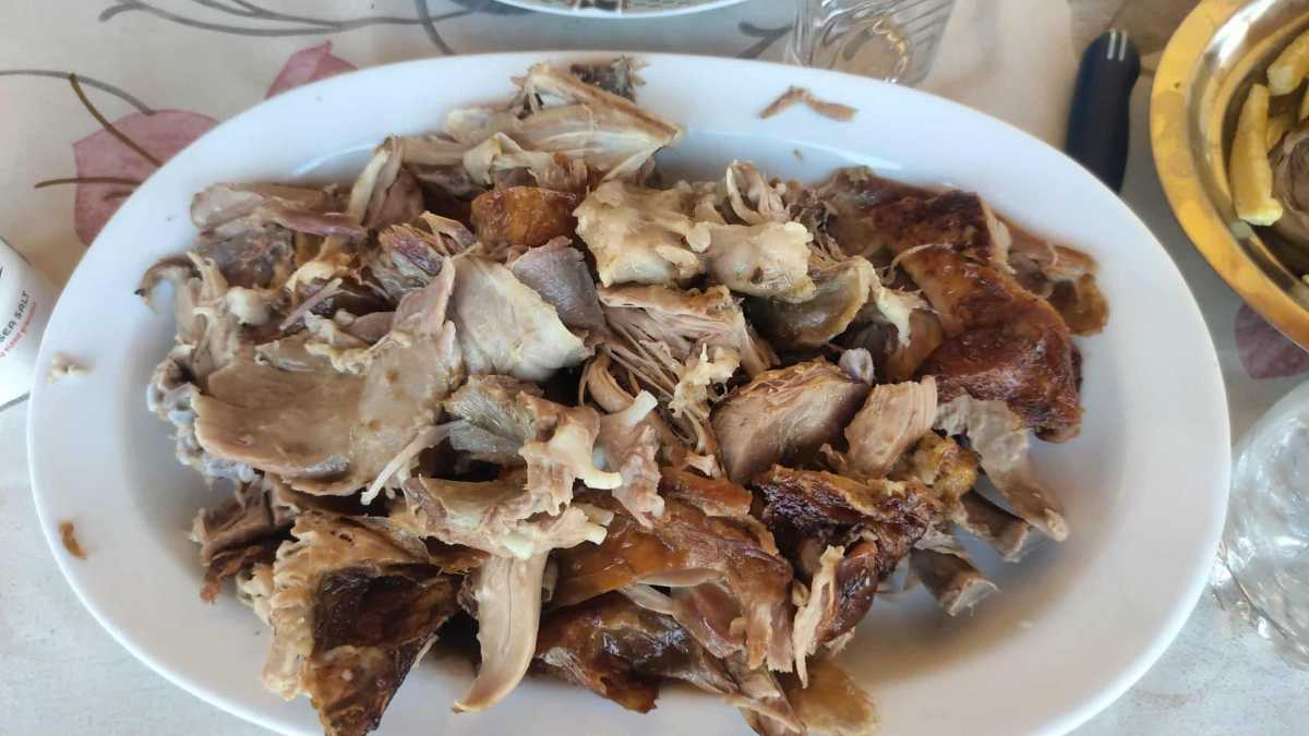 Η γκιόσα, το αρνί και ο… Άγνωστος Στρατιώτης: Τα «μαγειρέματα» μιας τηλεοπτικής γκάφας στο Ναύπλιο