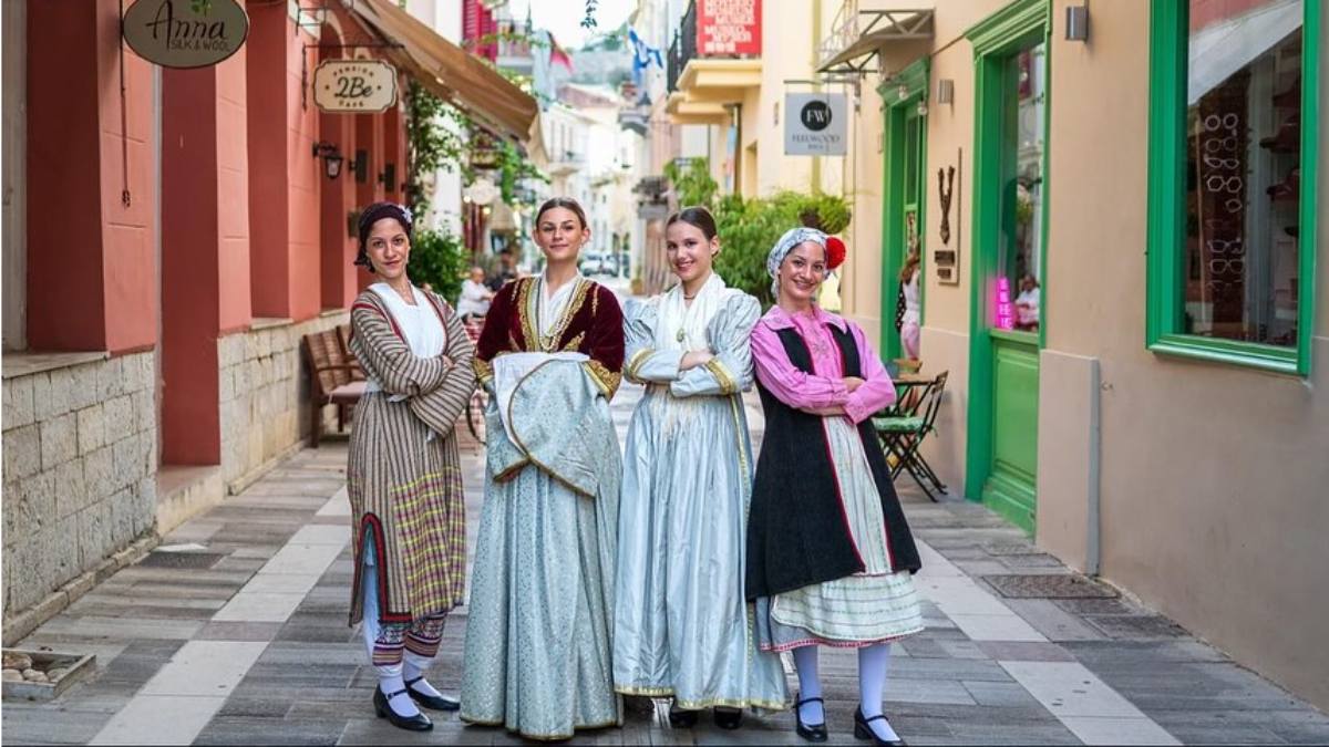 StraboPhotoTours και Ίδρυμα Βασίλη Παπαντωνίου: Η ελληνική φορεσιά ταξιδεύει στον κόσμο