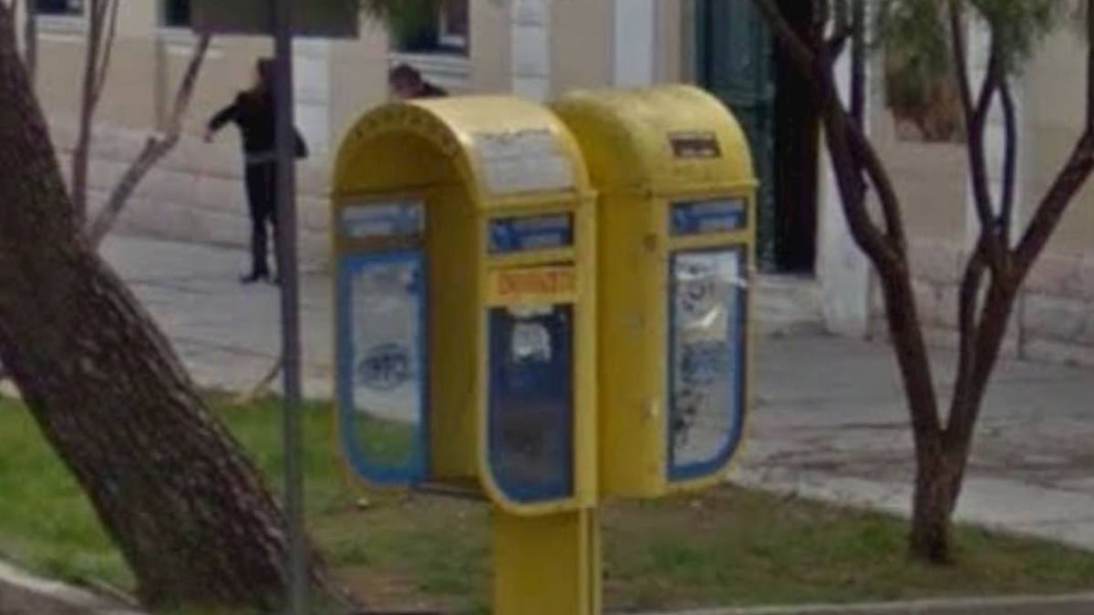 Απομακρύνονται τα παλιά καρτοτηλέφωνα από το Ναύπλιο