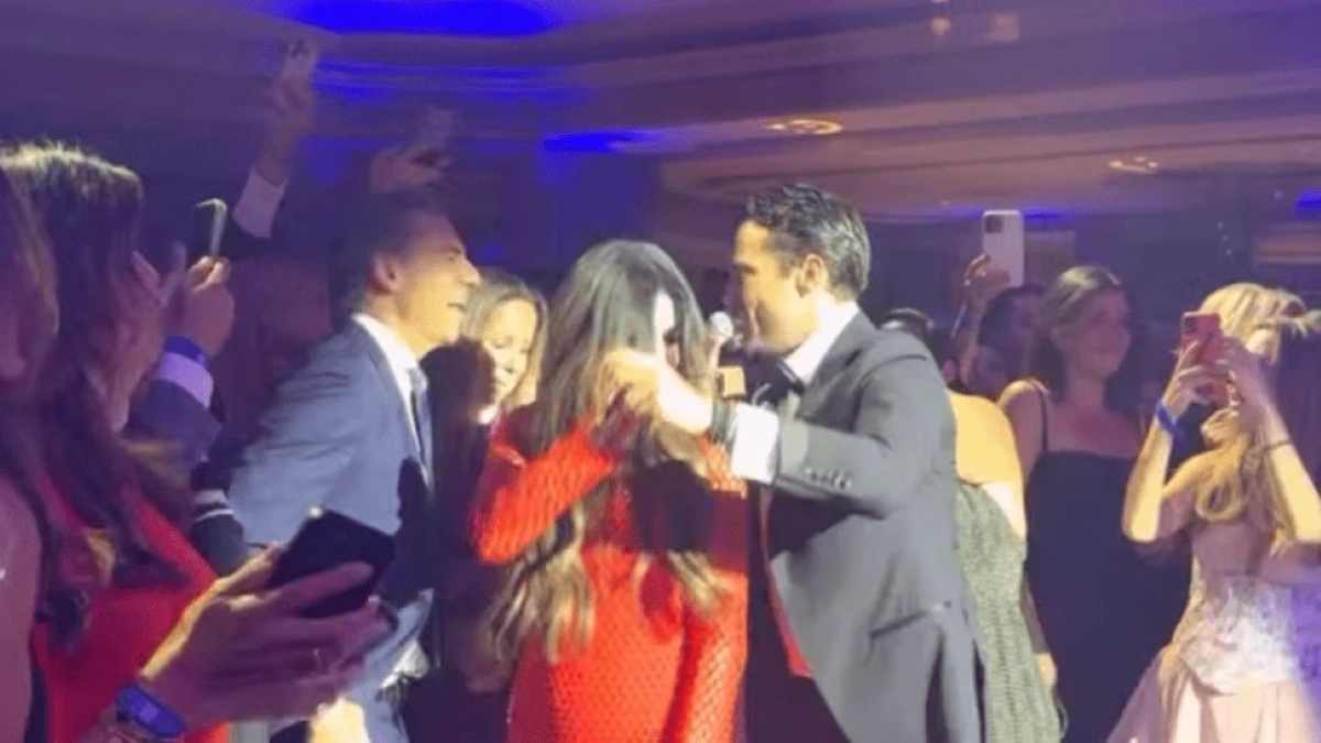 Μαθαίνει γρήγορα η Κίμπερλι: Βίντεο σε τρελό ξεφάντωμα με τον Αργυρό στο Λονδίνο