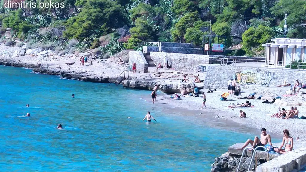 Μπάνια τον Οκτώβριο στην Αρβανιτιά